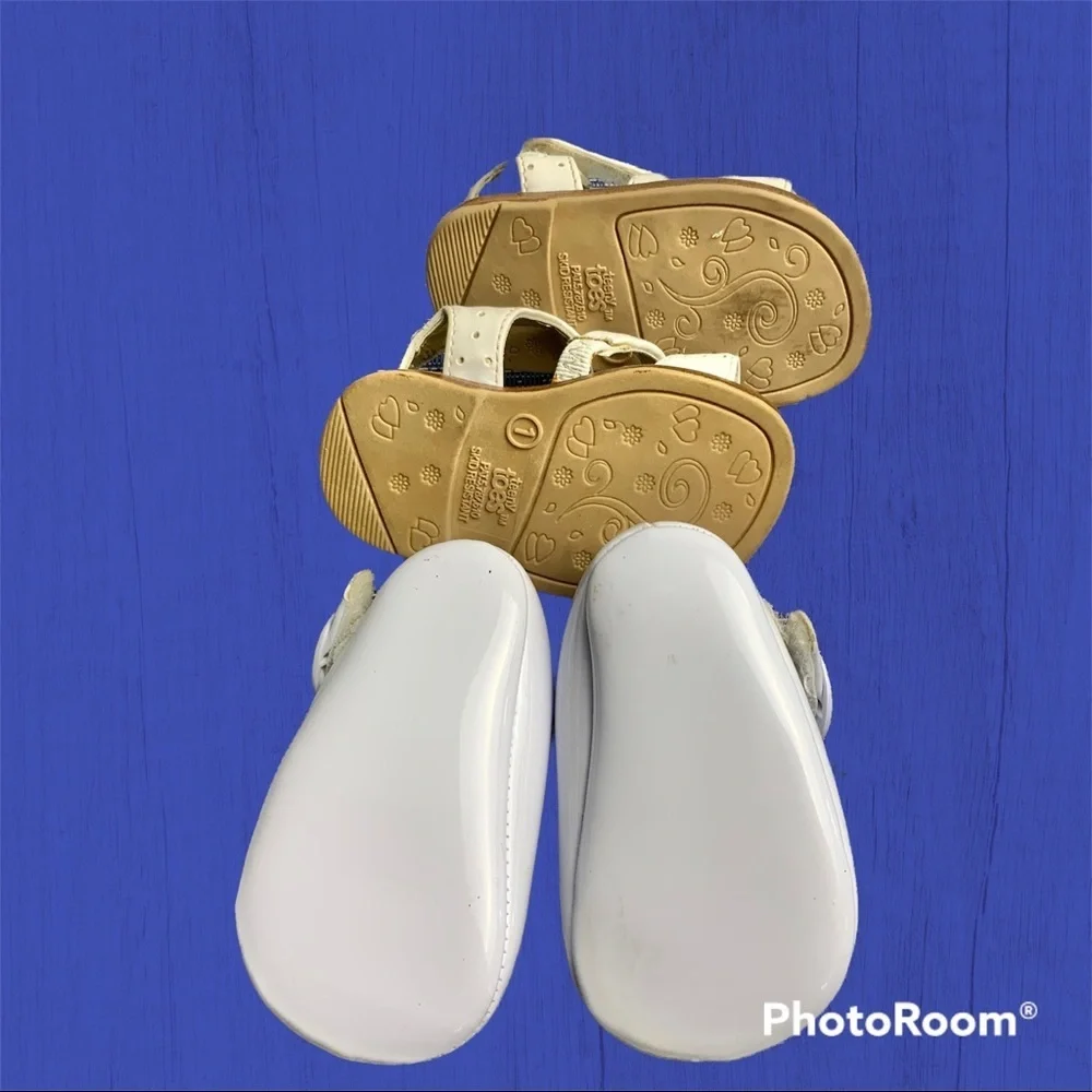 Teeny Toes Off-White Sandals & White Dress Shoes Inf Girl 1